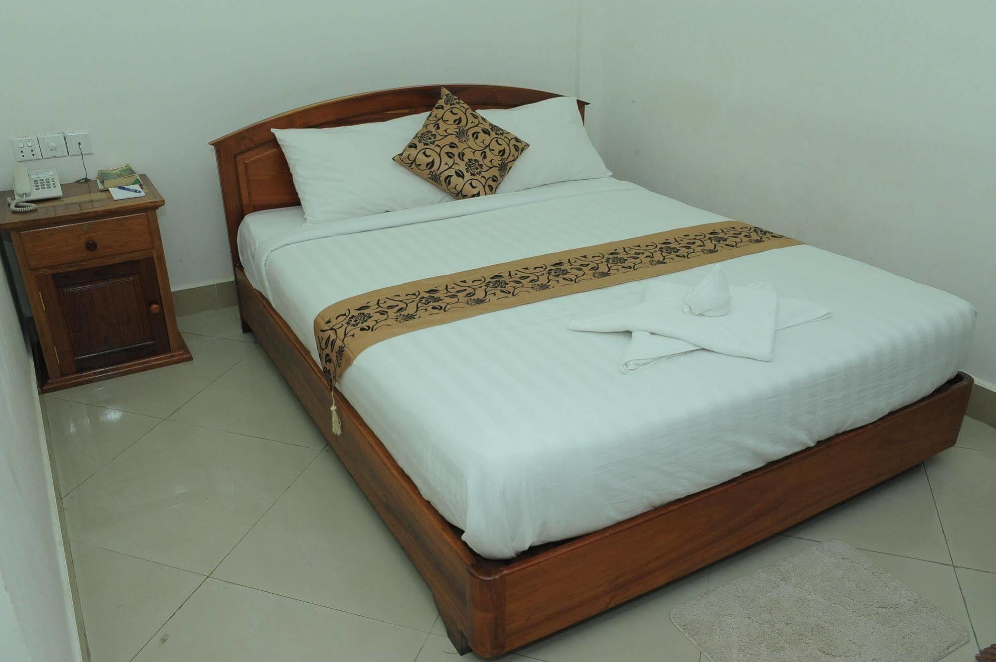 Lux Star Town Hotel Phnom Penh Exterior foto