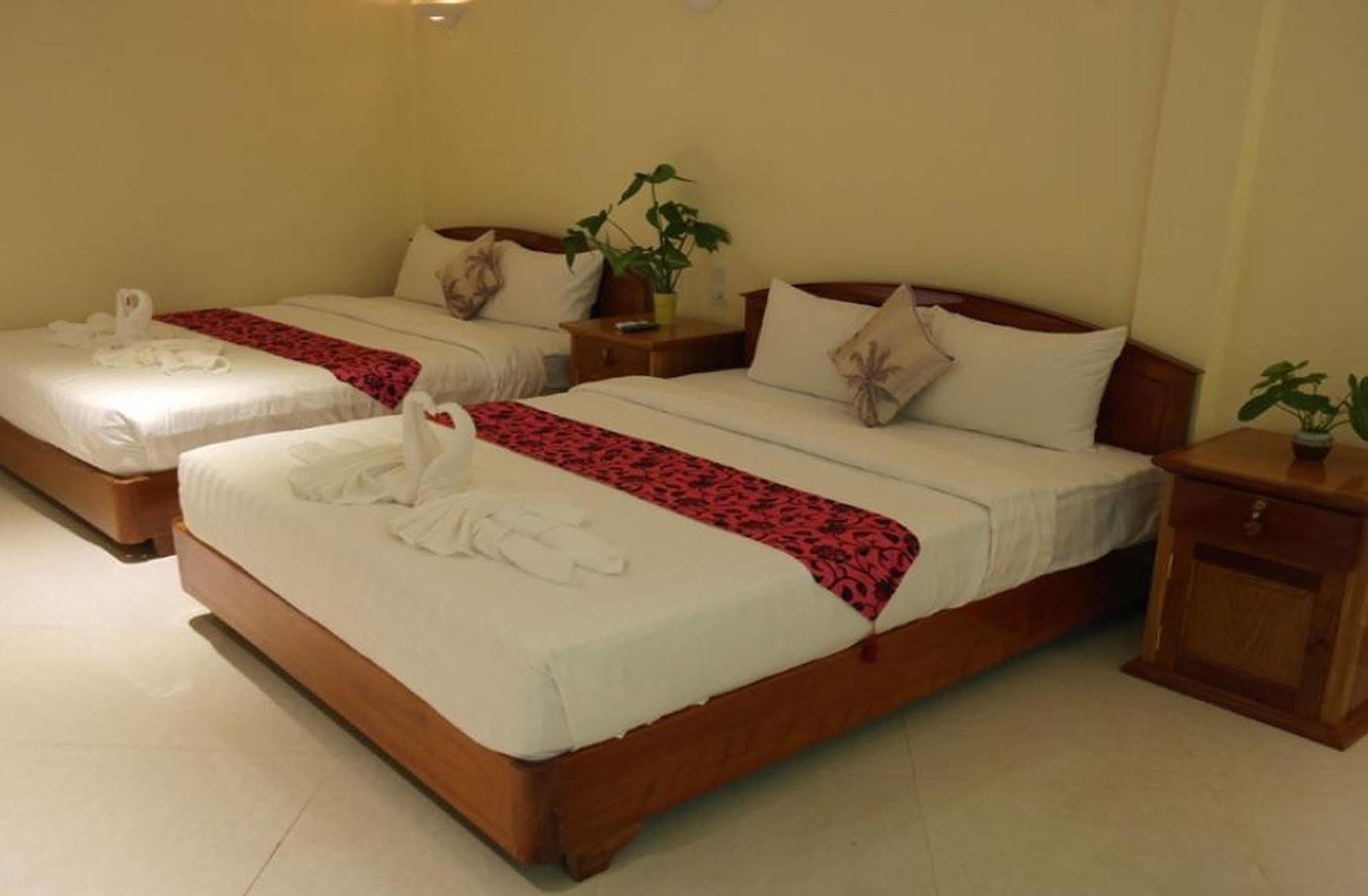 Lux Star Town Hotel Phnom Penh Exterior foto