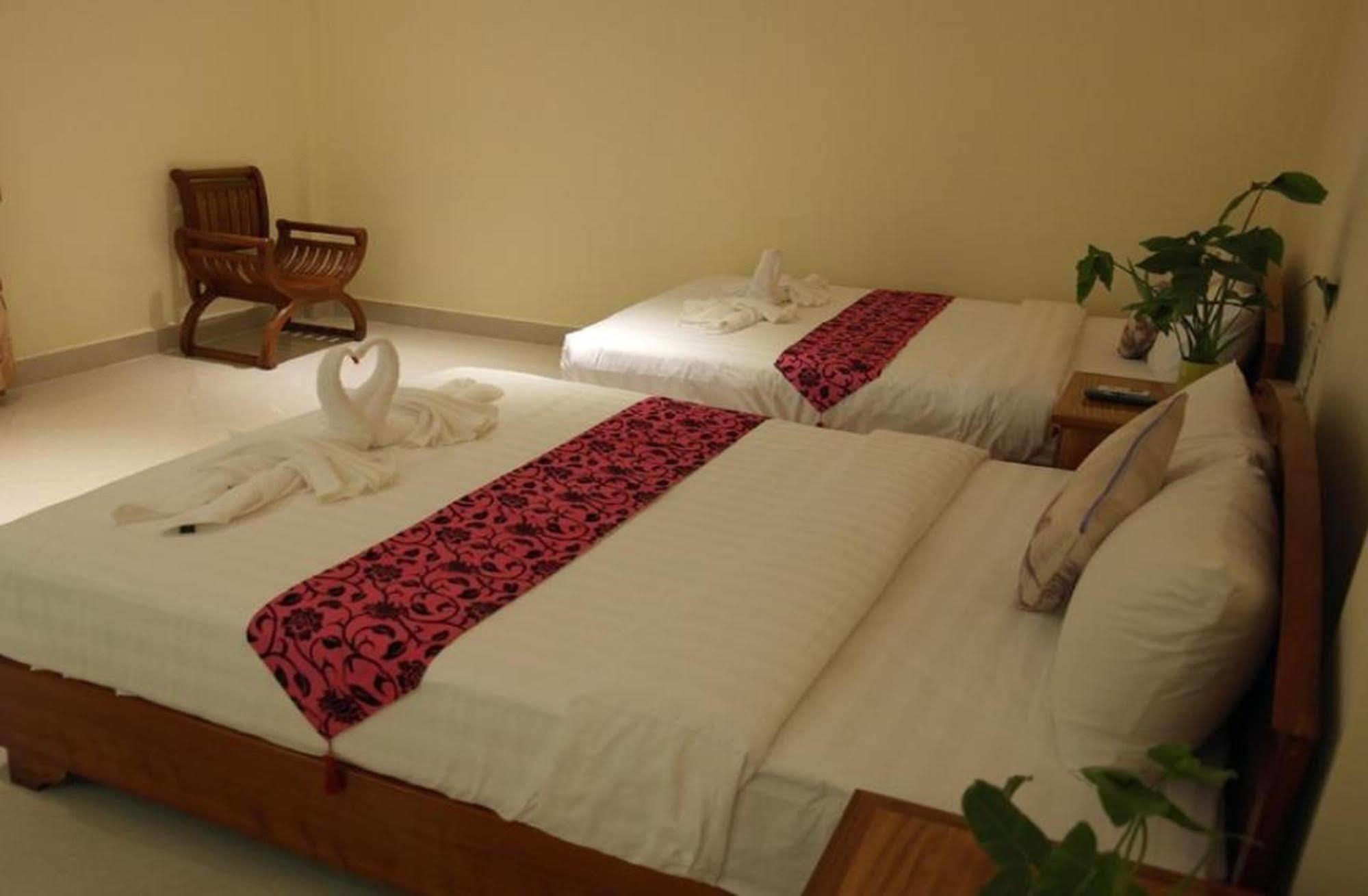 Lux Star Town Hotel Phnom Penh Exterior foto
